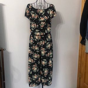 Off the shoulders Floral jumpsuit.